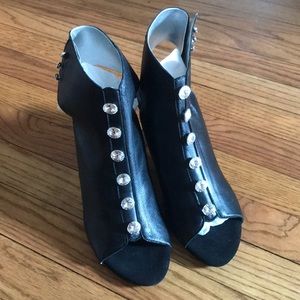 Onex brand new never worn heels the finest